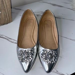 Beautiful silver flats with rhinestone embellishment on the toe. Size 10